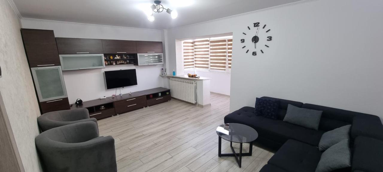 Ilona Apartament 3 Camere Râmnicu Vâlcea Exterior foto