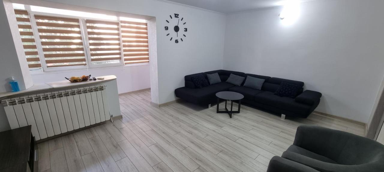 Ilona Apartament 3 Camere Râmnicu Vâlcea Exterior foto