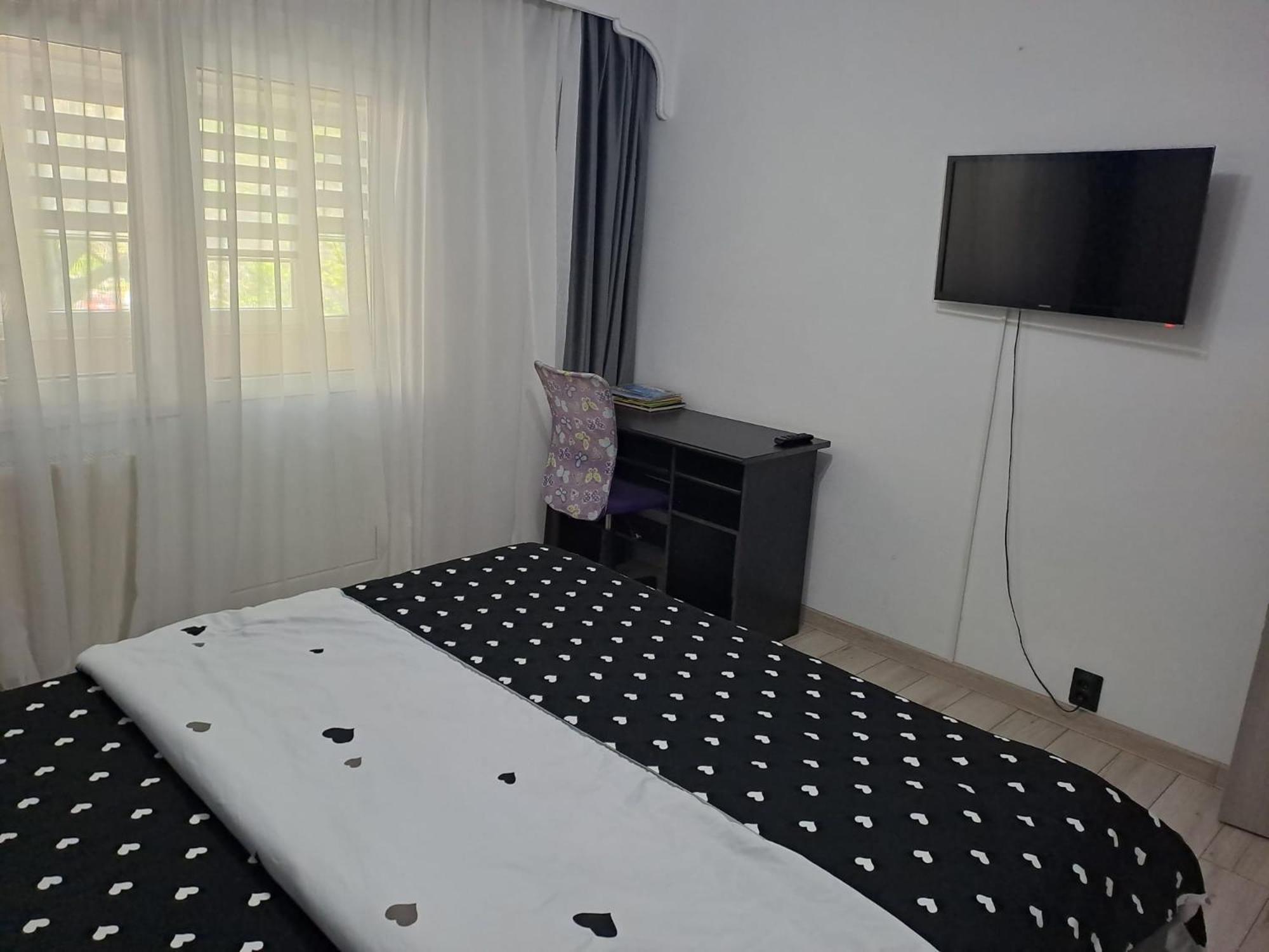 Ilona Apartament 3 Camere Râmnicu Vâlcea Exterior foto